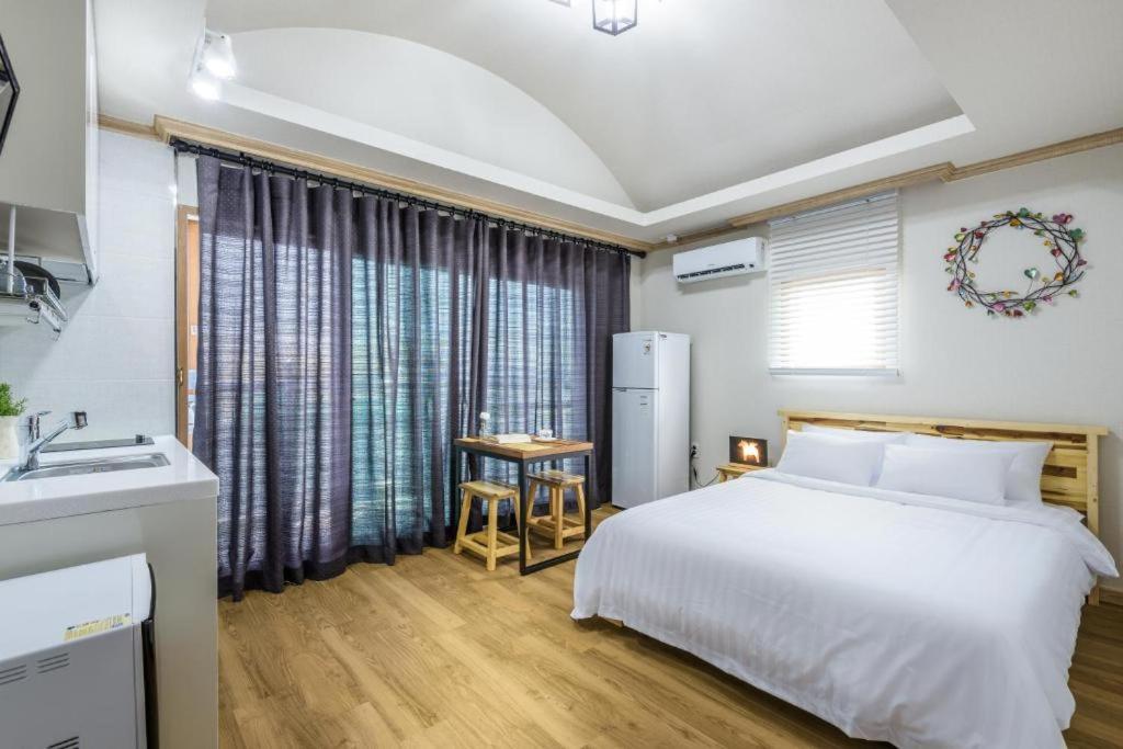 Romance Jeju Pension エクステリア 写真