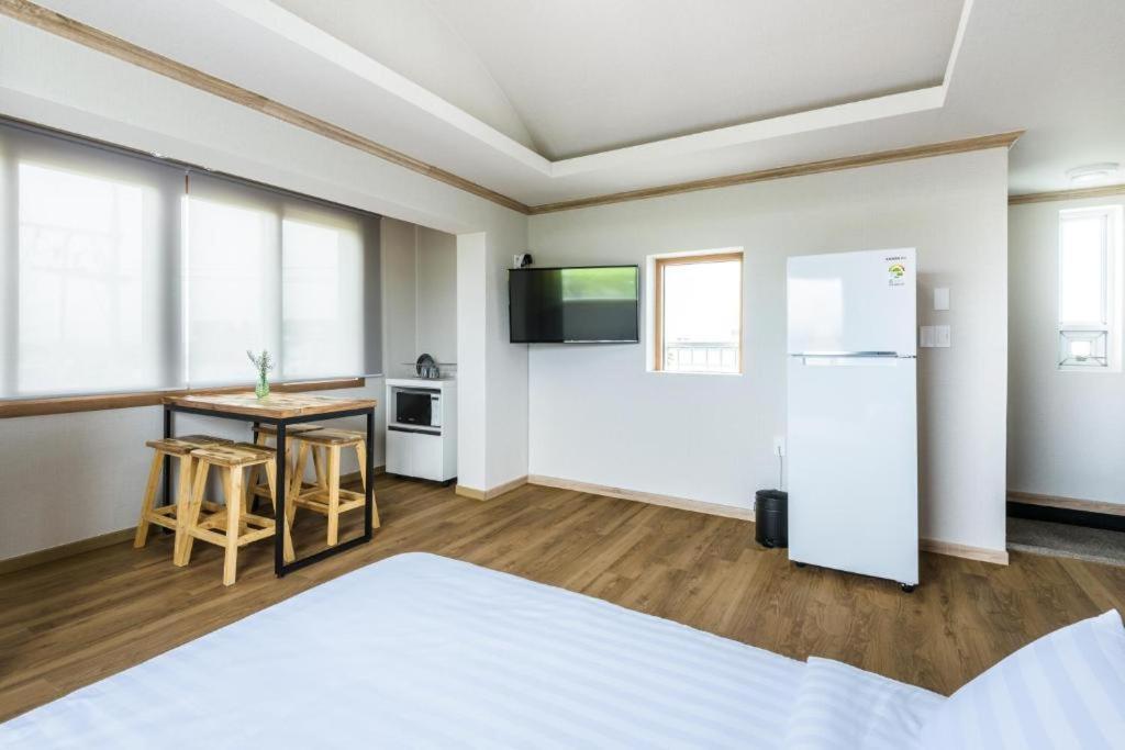 Romance Jeju Pension エクステリア 写真